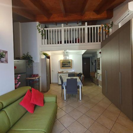 Ferienwohnung Dimora Chiaretta Caronno Pertusella Exterior foto