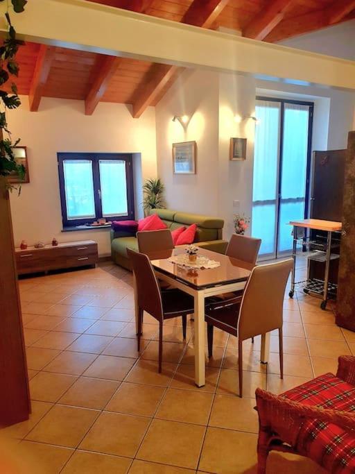 Ferienwohnung Dimora Chiaretta Caronno Pertusella Exterior foto