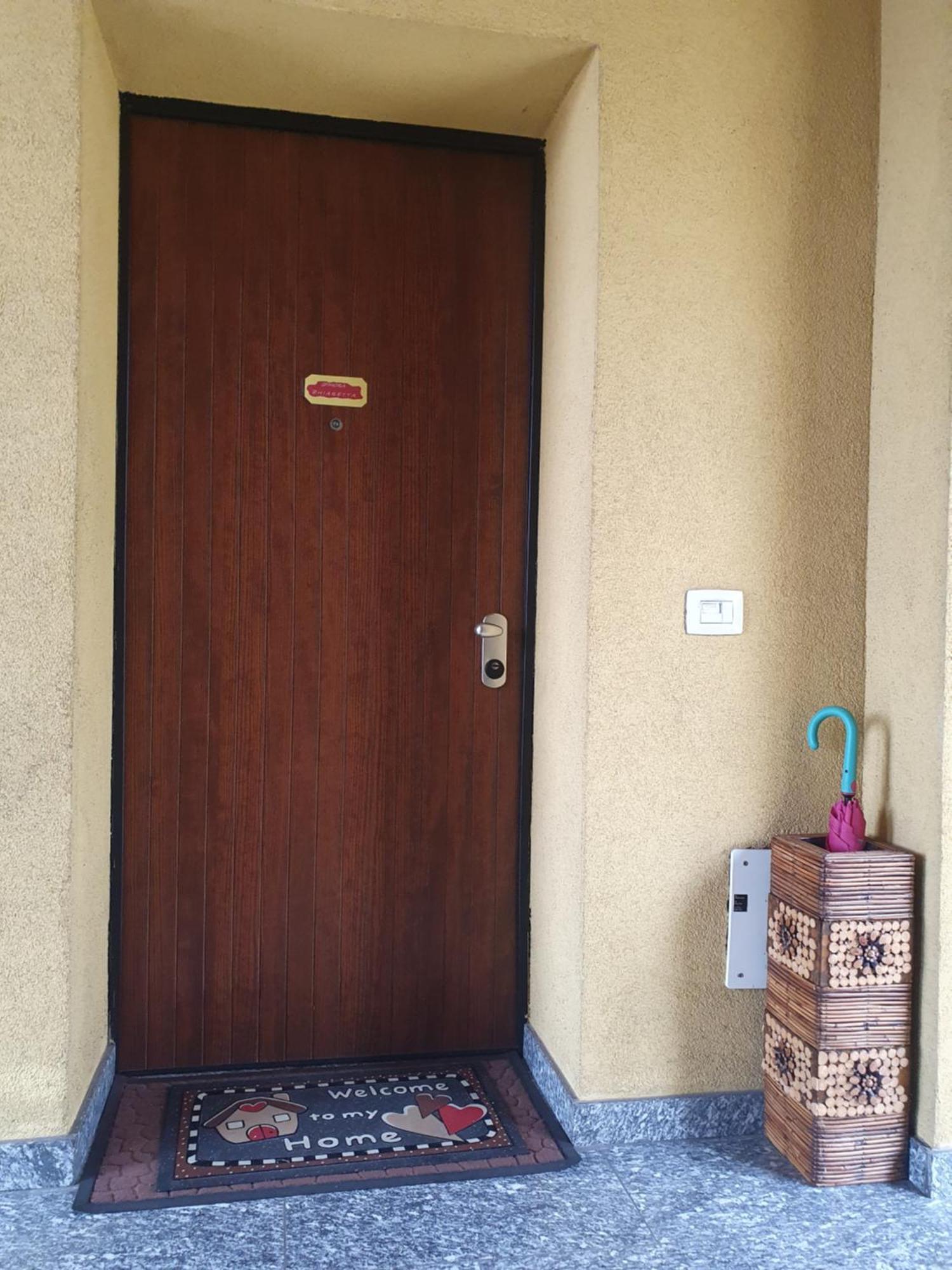Ferienwohnung Dimora Chiaretta Caronno Pertusella Exterior foto